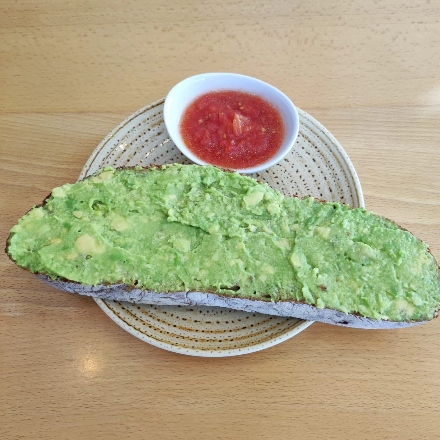 Tosta de Aguacate e Tomate